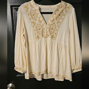 Cream Embroidered Women's Top Size Medium Brand Solitaire.